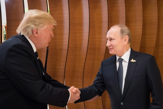 Ông Trump 'bắt tay' ông Putin - ván bài lớn, thị trường nào bùng nổ?