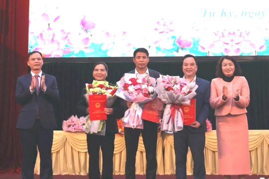 Tứ Kỳ bổ nhiệm 5 trưởng phòng sau tinh gọn bộ máy