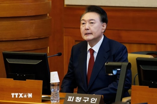 Tổng thống Hàn Quốc Yoon Suk Yeol ra hầu tòa trong phiên điều trần về tội nổi loạn