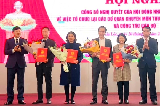 Gia Lộc bổ nhiệm nhiều trưởng, phó phòng sau tinh gọn bộ máy UBND huyện