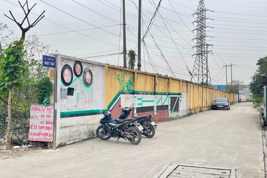 Bỏ tiền làm đường, người dân ở phường Tứ Minh (TP Hải Dương) tự ý thu phí đỗ xe
