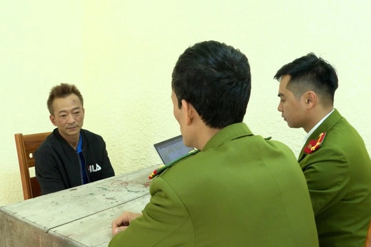 Bắt khẩn cấp lái xe ô tô uống 1 lít rượu rồi kéo lê xe máy 3 km