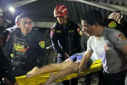 Sập mái khu ẩm thực ở Peru khiến gần 80 người thương vong