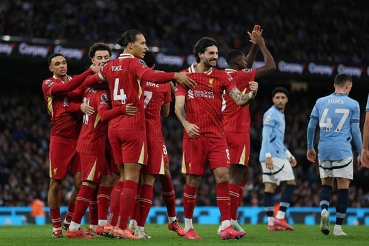 Liverpool hạ Man City ngay tại Etihad
