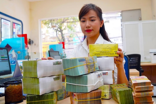 Lãi suất tiết kiệm lên hơn 8% một năm