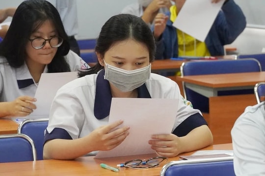 Lệ phí tăng, các kỳ thi đánh giá năng lực vẫn ngày càng 'đắt khách'