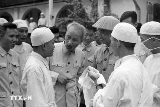 Những lời căn dặn của Bác Hồ về y đức và sứ mệnh của người thầy thuốc