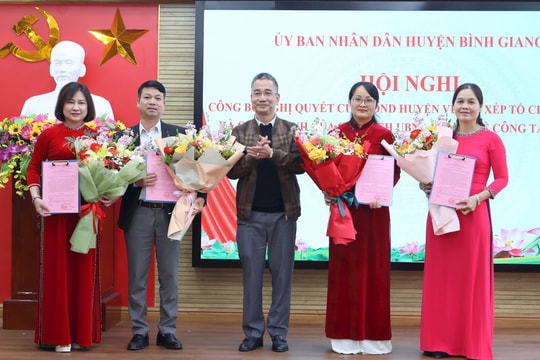 Bình Giang bổ nhiệm 13 trưởng phòng, phó trưởng phòng sau khi tinh gọn bộ máy