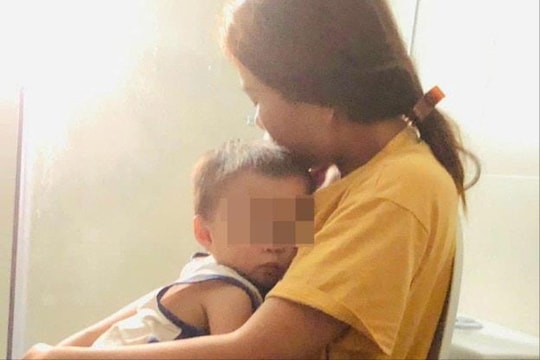 Mẹ bé Bắp: 'Ba mẹ ở quê đi chợ mua đồ nhưng không ai bán, nhà có gì ăn nấy'