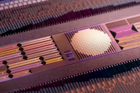 Google phát triển chip cung cấp Internet qua ánh sáng