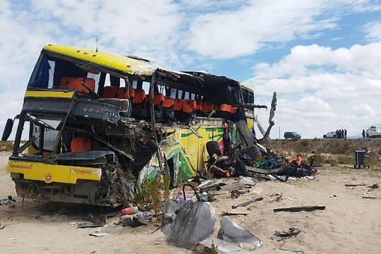 Hai xe khách đâm trực diện ở Bolivia, 37 người thiệt mạng