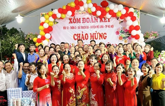 Đàn ông cả xóm họp bàn, tất bật nấu 20 mâm cỗ mừng Ngày Quốc tế phụ nữ