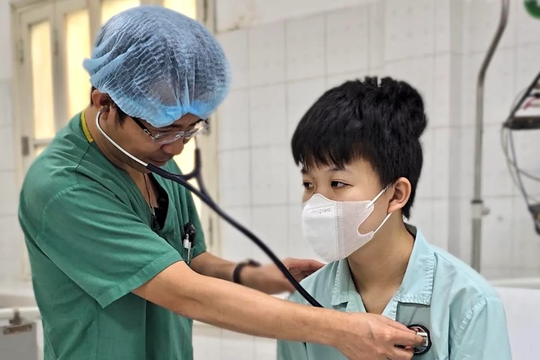 Nam sinh 14 tuổi hồi sinh nhờ trái tim người lạ, viết tiếp ước mơ tới trường
