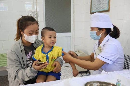 Tỷ lệ trẻ tiêm phòng sởi ở Hải Dương đạt gần 99%
