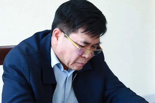 Hiệu trưởng tiếp tay 'gian lận tuổi' của cầu thủ Sông Lam Nghệ An