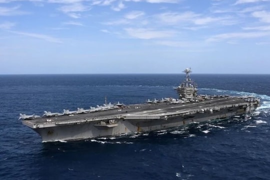 Houthi tiếp tục tấn công tàu sân bay Mỹ ở Biển Đỏ