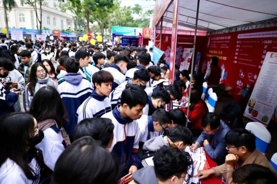 Xuất hiện tổ hợp tréo ngoe tuyển sinh đại học năm 2025