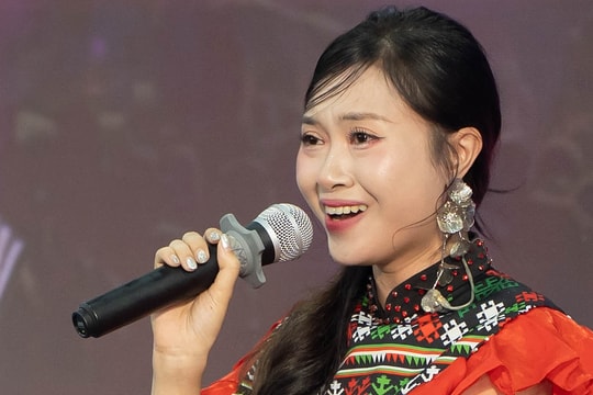 Cô gái Hải Dương đoạt giải quán quân cuộc thi hát 'Bài ca thống nhất'
