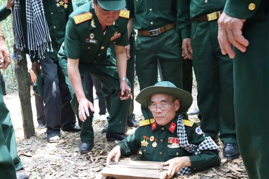 Đoàn đại biểu tỉnh Hải Dương thăm Địa đạo Củ Chi