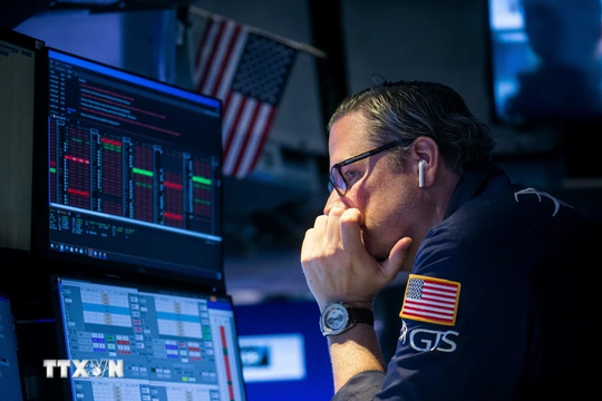 Chứng khoán Mỹ giảm điểm, nhà đầu tư tháo chạy vì thuế đối ứng của ông Trump