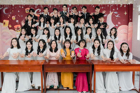 Lớp học ở Hà Tĩnh có hơn một nửa học sinh đạt 8.0 IELTS, 1500 SAT trở lên