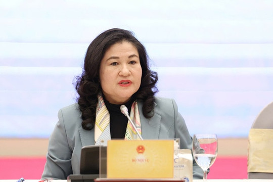 Có chính sách bảo lưu lương với cán bộ được bố trí chức vụ thấp hơn khi sắp xếp bộ máy