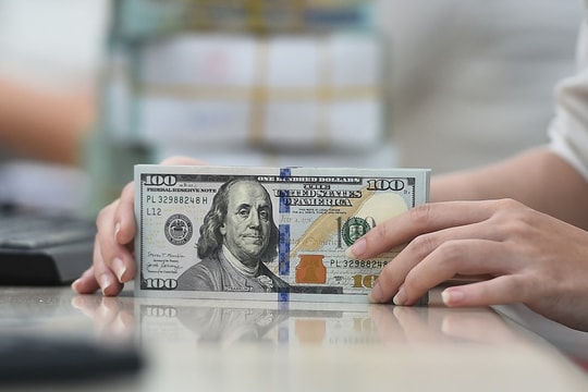 Giá USD ngân hàng vượt 26.000 đồng