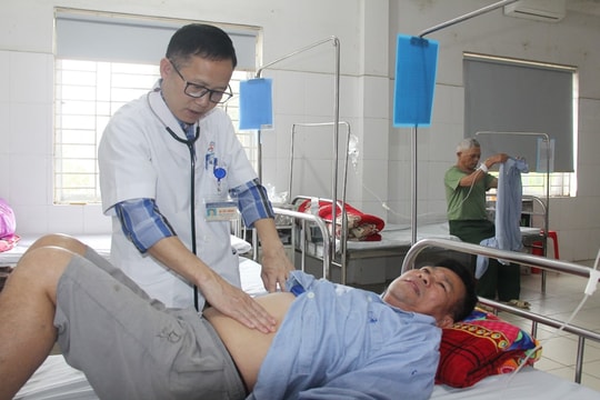 Gần 60 người nhập viện sau khi ăn cỗ đám cưới