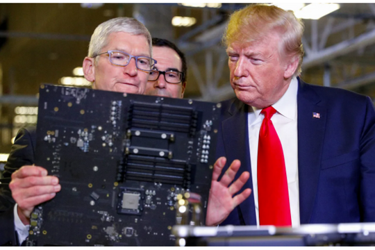 Ông Trump miễn thuế đối ứng với smartphone, laptop