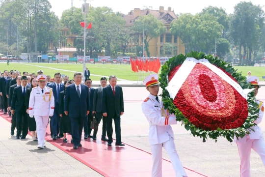 Top Chinese leader pays tribute to President Ho Chi Minh