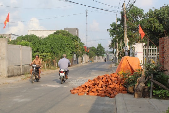 Vật liệu xây dựng lấn đường