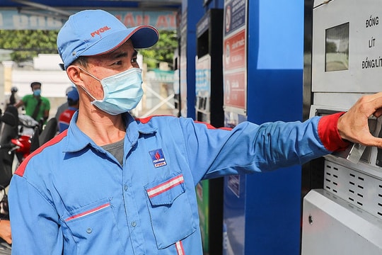 Giá xăng RON95-III xuống thấp nhất trong 5 năm