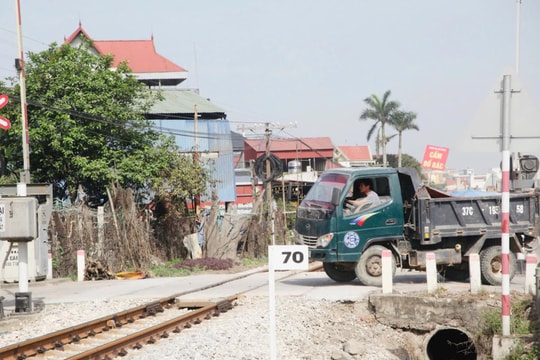 Hải Dương kiên quyết xóa bỏ hoàn toàn lối đi tự mở qua đường sắt