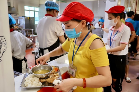 'Special meals' of Hai Duong workers