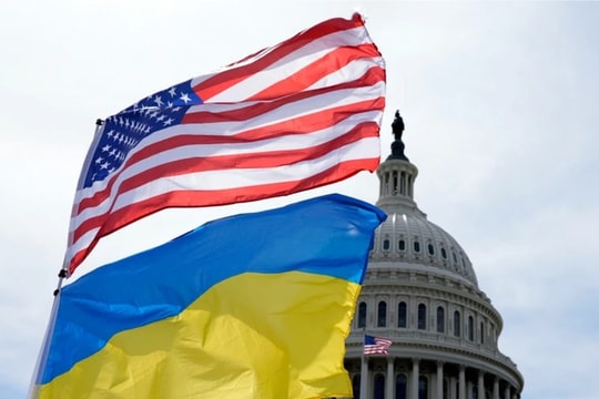 Mỹ và Ukraine ký văn kiện đầu tiên về thỏa thuận khoáng sản
