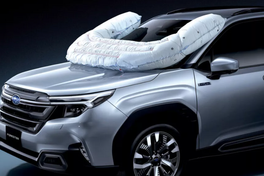 Xe Subaru được trang bị túi khí để bảo vệ an toàn cho cả người đi xe đạp