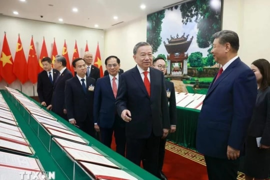 Vietnam, China ink pivotal agreements on railway, road cooperation