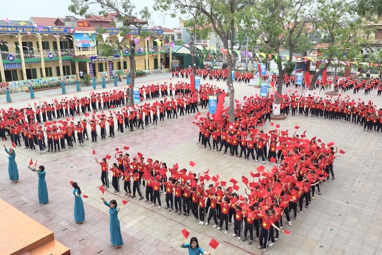 800 cô và trò ở Tứ Kỳ ca vang 