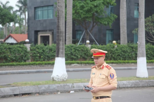 Cảnh sát giao thông Hải Dương lần đầu tiên sử dụng flycam phát hiện vi phạm giao thông