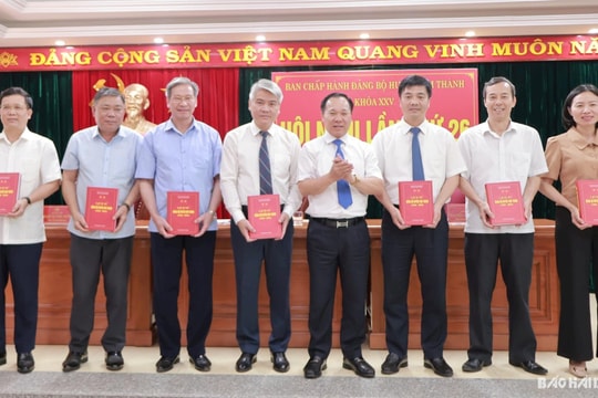 Kim Thành xuất bản hơn 1.000 cuốn 'Lịch sử Đảng bộ huyện giai đoạn 1930 - 2025'