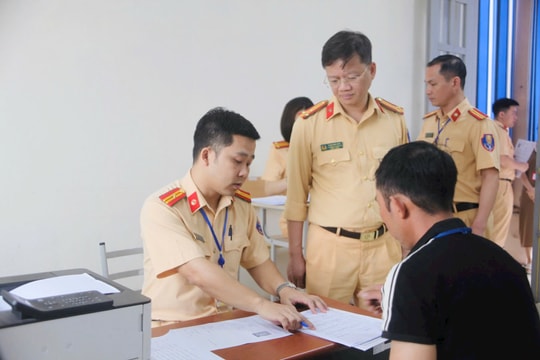 242 người thi lấy giấy phép lái xe trong kỳ sát hạch đầu tiên do Công an tỉnh tổ chức