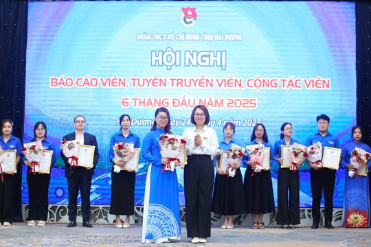 Cô giáo Trường THPT Cẩm Giàng giành giải nhất Hội thi báo cáo viên giỏi năm 2025