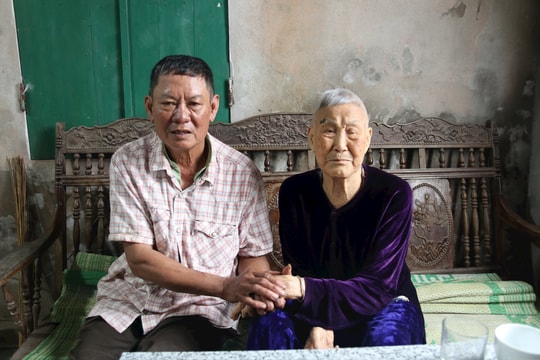 Mother Bay had two sons who died after only 1 month of marriage.