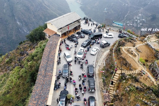 Hotels in tourist destinations across the country are fully booked for April 30