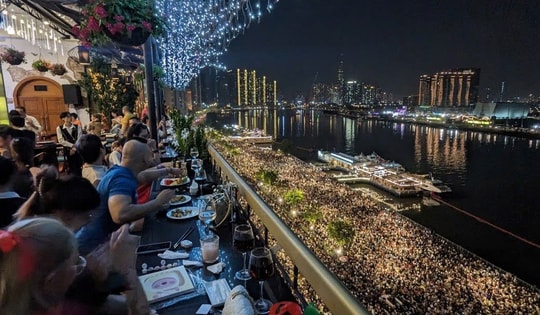 Những khách sạn có view 'đỉnh nóc' xem bắn pháo hoa, diễu binh, diễu hành