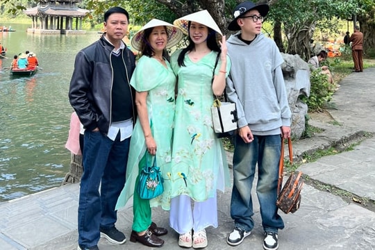 Canceled travel tickets, gave up vacation to go to Ho Chi Minh City to watch the parade