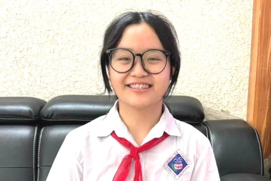 Le Quy Don Secondary School students won third prize in the 54th UPU International Letter Writing Competition