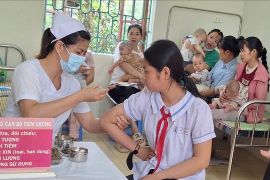 Hải Dương tiêm phòng sởi cho gần 4.000 trẻ