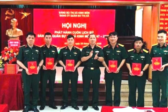 Phát hành 100 cuốn Lịch sử Đảng bộ Quân sự thị xã Kinh Môn