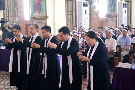 Giáo dân Hải Dương cầu nguyện cho cố Giáo hoàng Francis